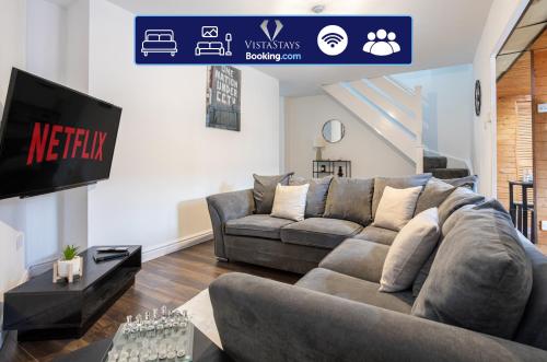 Spacious 5BDR House By Vista Stays Short Lets & Serviced Accommodation Manchester With Free WiFi, Parking & Netflix