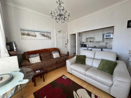 2 Dartview - Close to the Water, River Views, Ground Floor Access, Dartmouth (photo 6)