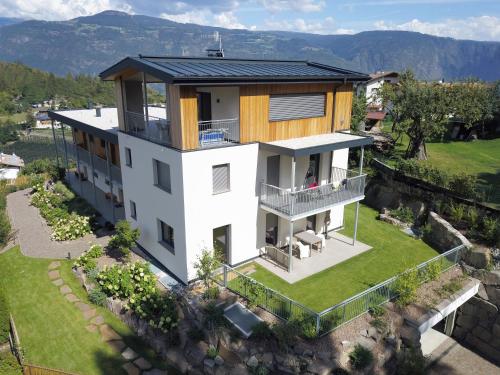 Зовнішній вигляд готелю, Felsenegg appartement 3 - VIOLA in Лана