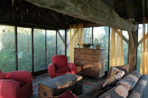 Perche King's Bedroom in MaisonNomadeChic in โนเซ