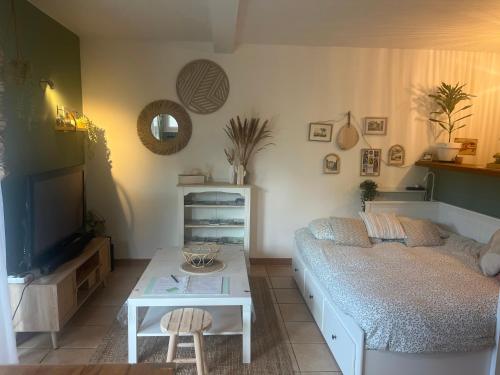 Grand studio neuf en rez de jardin avec terrasse - Location saisonnière - Digne-les-Bains