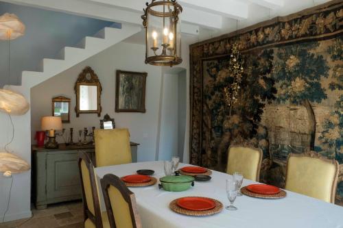 Perche King's Bedroom in MaisonNomadeChic in โนเซ