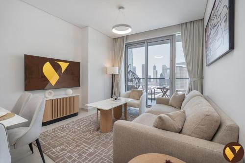 Vogue Downtown Stylish two Bedroom Apartment with Full Burj Khalifa View from Balcony and full amenities - Steps away From Dubai Mall and Burj Khalifa, Dubái (foto 2)