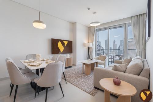Vogue Downtown Stylish two Bedroom Apartment with Full Burj Khalifa View from Balcony and full amenities - Steps away From Dubai Mall and Burj Khalifa, Dubái (foto 9)