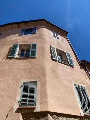 Lumineux appartement au centre historique, Hyères (Lumineux appartement au centre historique, Hyeres) in 伊埃雷市中心