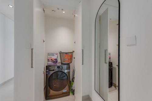 Walk to Dubai Mall and Burj Khalifa Luxury 2 Bed - sleep up to 10 - image 2