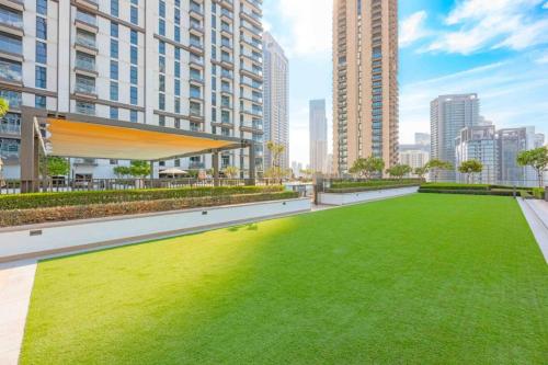 Walk to Dubai Mall and Burj Khalifa Luxury 2 Bed - sleep up to 10 - image 7