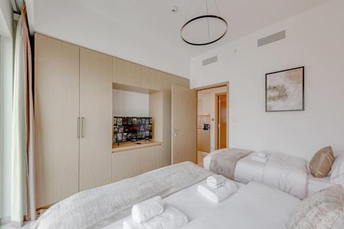 Highest floor - 5 mins walk to Dubai Mall and Burj Khalifa - image 2