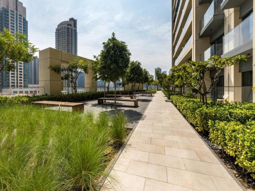 Highest floor - 5 mins walk to Dubai Mall and Burj Khalifa - image 14