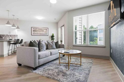 Exclusive Living 5 Min From Downtown