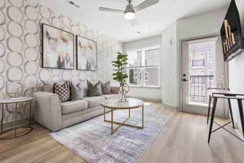 Luxurious Living 5 Min From Downtown