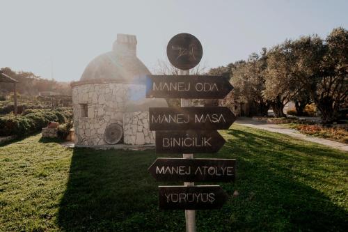 MANEJ URLA - Tap to explore photos