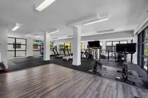 Modern Palmera in DTWN 3 Min From Las Olas - image 5