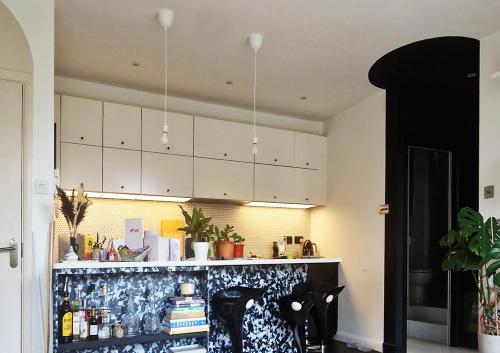 Renovated 1B Studio Apartment w Balcony in Central Brixton, Londyn