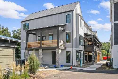 Luxe by the Lake - Pool Access in Union Pier (MI)