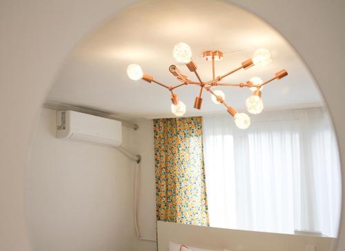 4 Beds in the Heart of Hongdae, Mangwon, Sangsu & Red Road, Seoul (photo 4)
