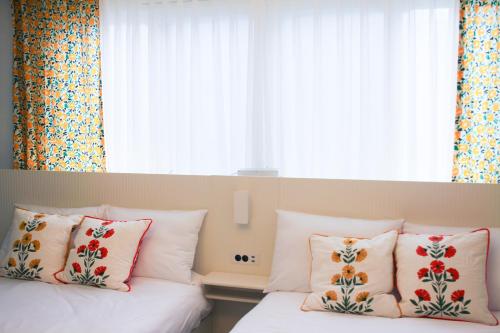 4 Beds in the Heart of Hongdae, Mangwon, Sangsu & Red Road, Seoul (photo 5)