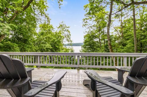 Overlook Chalet in Hague, USA