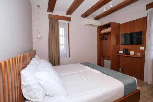 1 queen bed