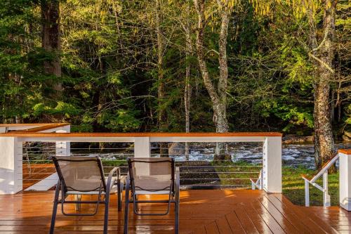 Apkārtne, MapleCastle == HotTub, RiverSide, IndoorHummock, FirePlace, BackYard in Ročestera (VT)