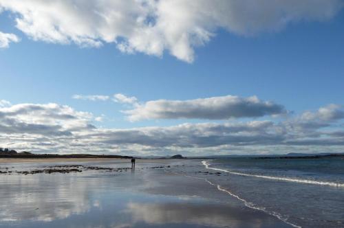 Coastal Escape 3 Bed Apartment Near the Beach in North Berwick