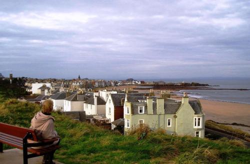 Coastal Escape 3 Bed Apartment Near the Beach in North Berwick