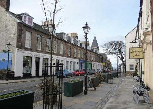 Coastal Escape 3 Bed Apartment Near the Beach in North Berwick