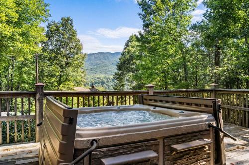 POP of Fall N Smokies W Family Spot - Hot Tub Views – khách sạn tại Pittman Center
