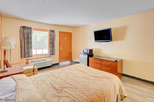 Hotel O Deluxe Inn Kingstree SC HWY 52 - image 2
