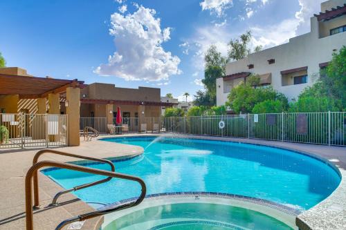 Unwind Poolside! Condo 1 Mi to South Mountain Park – khách sạn tại Nam Tempe