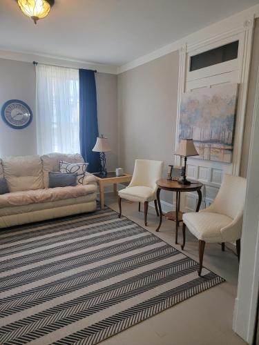 1895 meets 2025 Townhouse