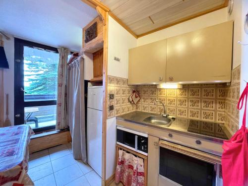 Charmant studio déco chalet aux Menuires, ski aux pieds, quartier Reberty 1850 - FR-1-452-283 (Studio chalet cosy aux Menuires - 2 pers, skis aux pieds, vue montagne, cuisine equipee - FR-1-452-2) in Reberty