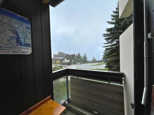 Charmant studio déco chalet aux Menuires, ski aux pieds, quartier Reberty 1850 - FR-1-452-283 (Studio chalet cosy aux Menuires - 2 pers, skis aux pieds, vue montagne, cuisine equipee - FR-1-452-2) in Reberty