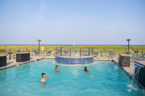Waves Oceanfront Resort - image 17