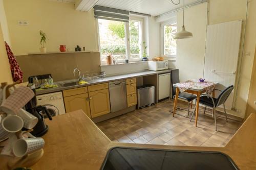 virtuve, Gemütliches Haus inmitten schöner Natur mit Garten & Parkplatz (Gemutliches Haus inmitten schoner Natur mit Garten & Parkplatz) in Obernhof