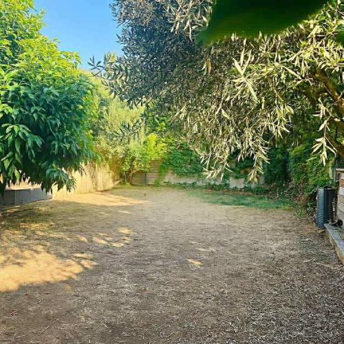 Charmante maison avec jardin dans le cœur de Savennières (Charmante maison avec jardin dans le cœur de Savennieres) in Saint-Georges-sur-Loire