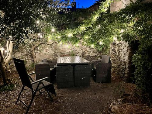 Charmante maison avec jardin dans le cœur de Savennières (Charmante maison avec jardin dans le cœur de Savennieres) in Saint-Georges-sur-Loire