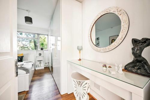 Riverside 1 Bed Flat with Parking at Kingston, Kingston upon Thames (fotografie 3)
