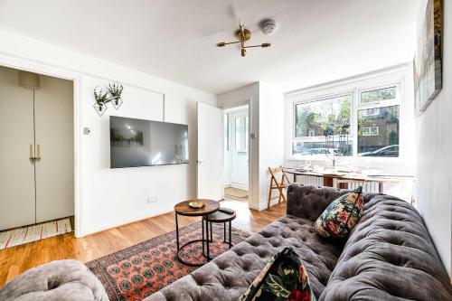 Riverside 1 Bed Flat with Parking at Kingston in Kingston upon Thames