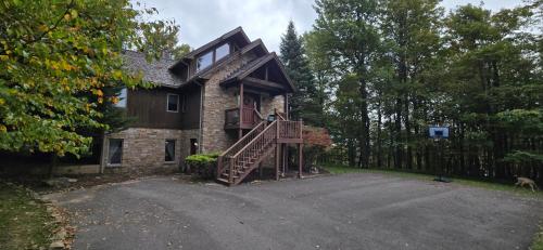 Four Seasons 4 bdrm Hot Tub & Pool Table by Ski Lift