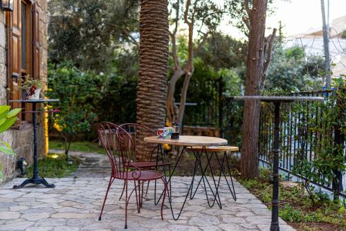 Vista Exterior, Dar Asmat Batroun Charming 3-Bedroom Stone Home Steps from Old Town & Beach in Batroun