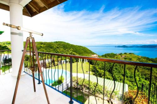 Villa Verde 4br Ocean-view Villa 12 Guests