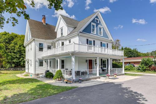 Westerly Apt Steps From Downtown and Beaches Nearby