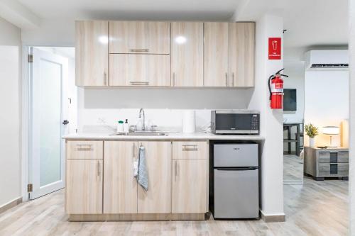 AQUA Terrazas Studio 2 - Steps to Beach, Pool, Walkable Fun & Dining in 多拉多