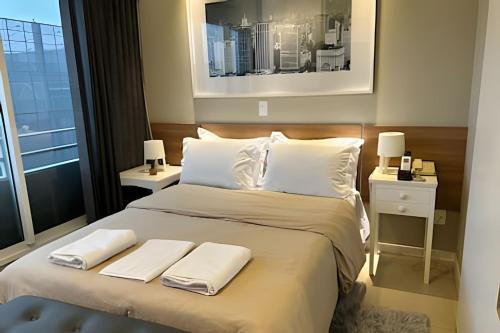 Em frente ao Shopping & Allianz Parque in Hotel