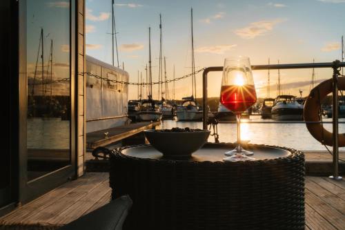 La Petite Foret Houseboat On The Isle Of Wight in Newport North