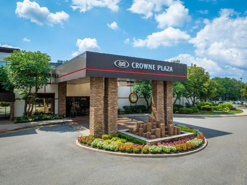 . Crowne Plaza Suffern-Mahwah by IHG