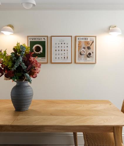 Charming Family Retreat 4BR Marylebone - image 2