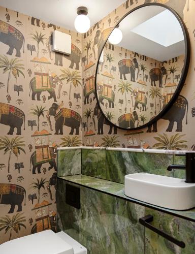 Charming Family Retreat 4BR Marylebone - main image
