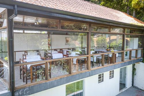 Balcony/terrace, VELINN Pousada Flores do Capivari in Campos Do Jordao